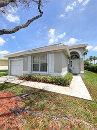 Building Photo - 487 SE 20th Dr