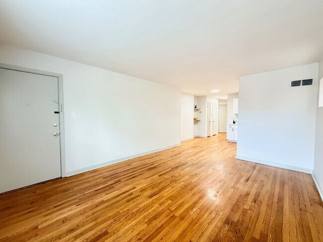 Building Photo - 5306- 5308 Jamieson Avenue