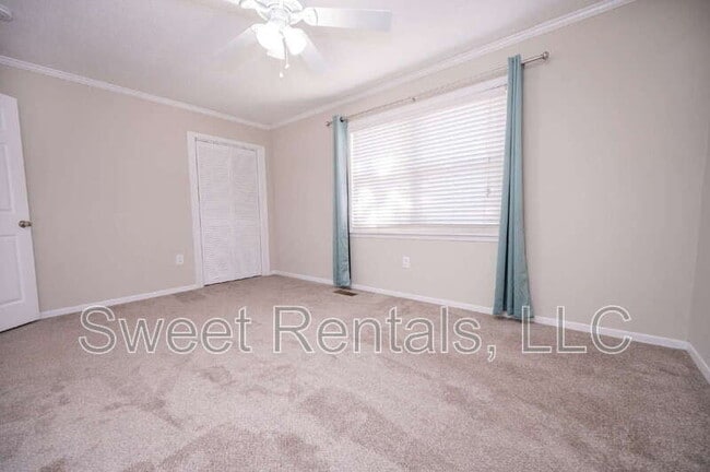 Building Photo - 415 Parkdale Dr