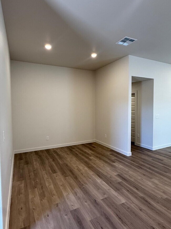 Building Photo - 6309 Poppy Dr