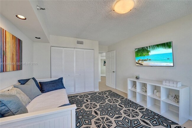 Building Photo - 3500 Mystic Pointe Dr