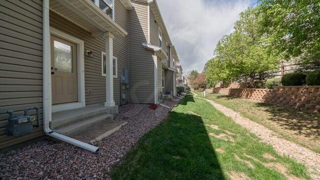 Building Photo - Two story townhouse in Southeast Colorado ...