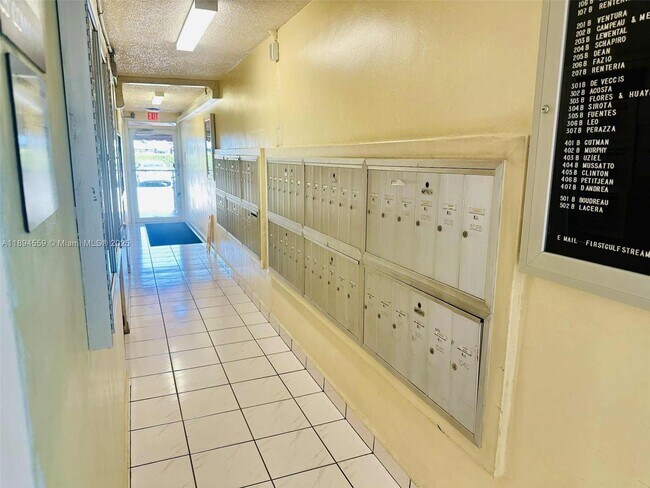 Building Photo - 215 SE 3rd Ave