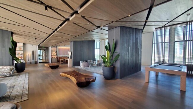 Building Photo - 1000 Auahi St #3913