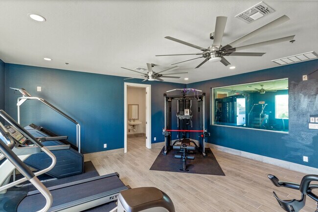 Building Photo - 6606 W Paradise Ln