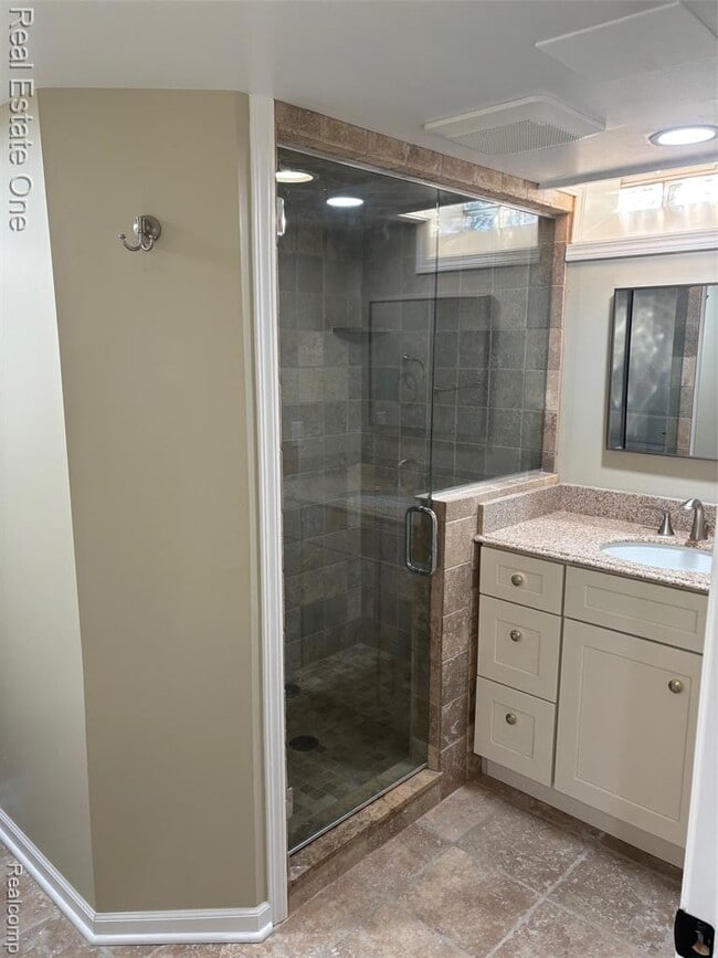 Building Photo - 290 Winry Dr