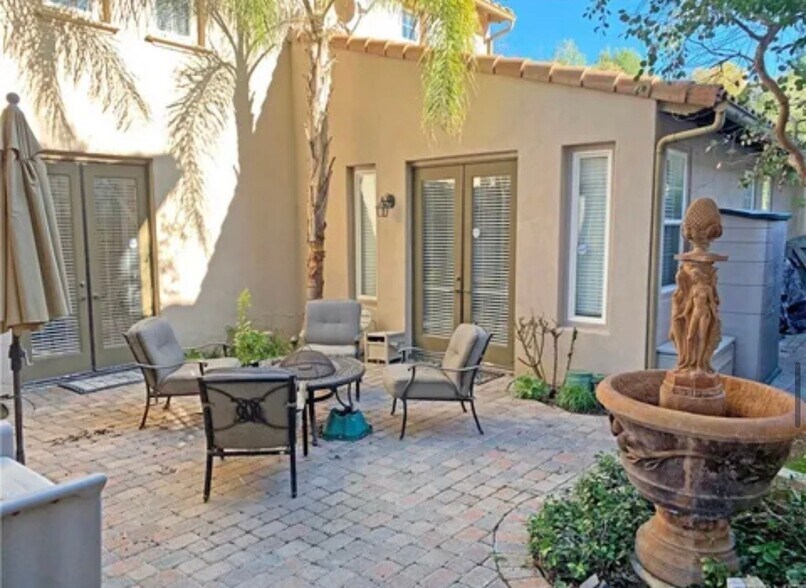 Building Photo - 26915 Augusta Pl