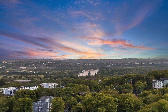 Building Photo - "Spacious 4-Bed, 4-Bath Gem in Nashville -...