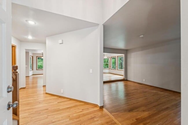 Building Photo - 4 bedroom in Woodinville WA 98077