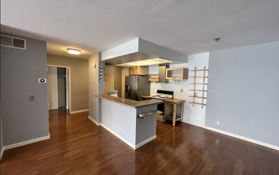 Building Photo - 1745 Camino Palmero St