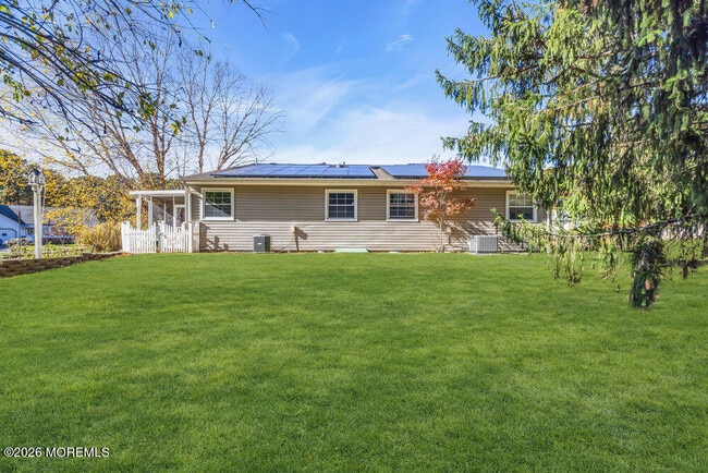 Building Photo - 5B Spring St