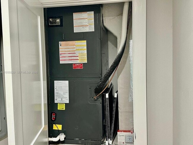 Building Photo - 399 SW Broderick Dr