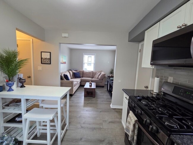 Building Photo - 166 Carmita Ave
