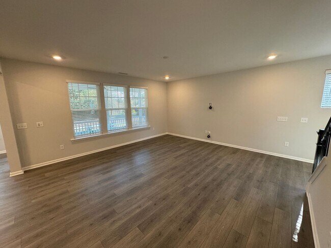 Building Photo - LIKE-NEW 4 Bed/4 Bath in N. Raleigh!
