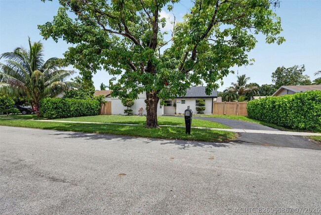 Building Photo - 8131 NW 44th Ct