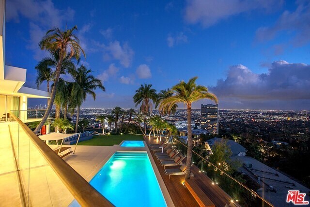 Building Photo - 9444 Sierra Mar Pl