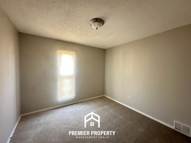 Building Photo - Move-In Ready 4BR Memphis Home w/ Hardwood Floors & Fenced Backyard