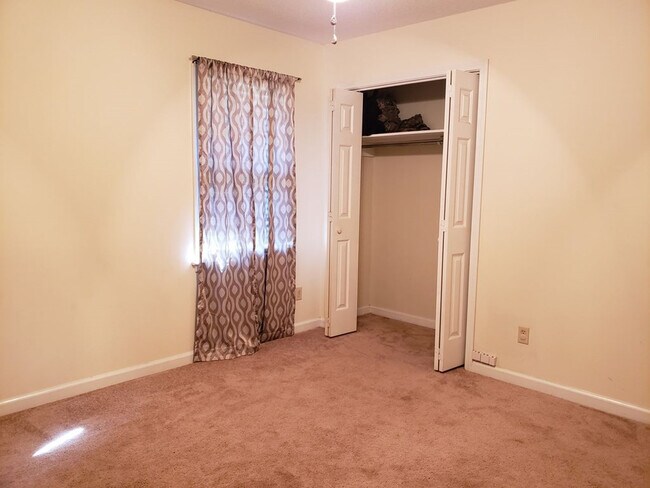 Building Photo - 2372 Orvis St