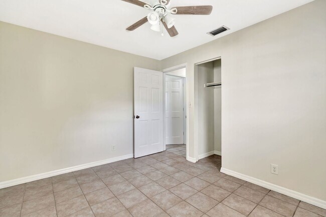 Building Photo - Beachside Bliss in Hobe Sound – Move-In Ready with Room to Roam!