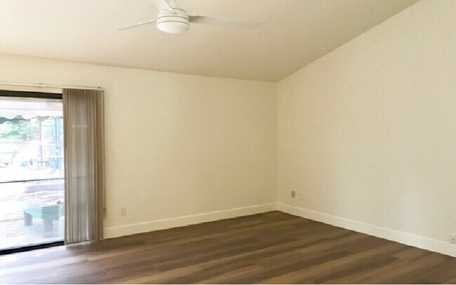 Building Photo - Beautiful 3BD/2BA Home with Landscaped Oas...