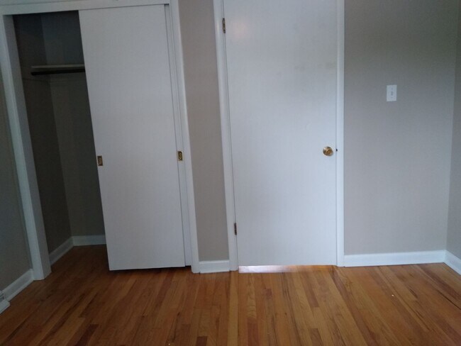 Building Photo - Stunning 4 bedroom 2 bath Virginia Village...