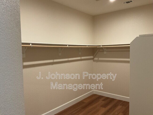 Building Photo - 644 Albany St