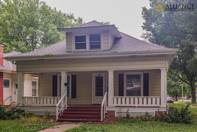 Building Photo - 800 Osage St