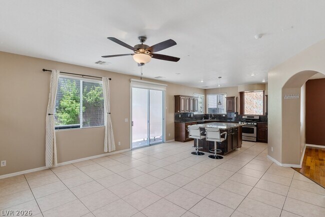 Building Photo - 527 Newberry Springs Dr