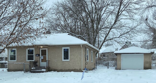 Building Photo - 9a-838