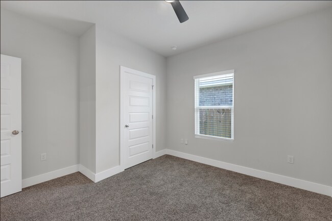 Building Photo - 4 Bedroom Home Near NAS Pensacola