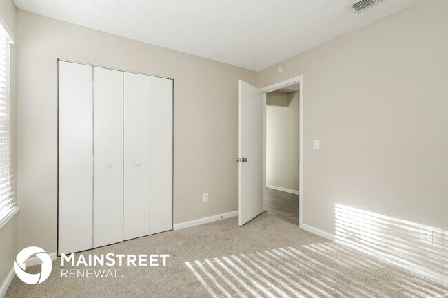 Building Photo - 7005 Huntington Woods Cir E