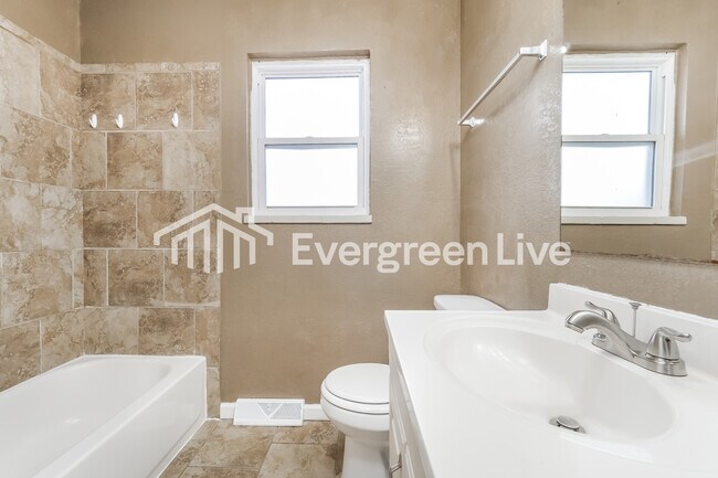 Building Photo - 3106 E 94th St