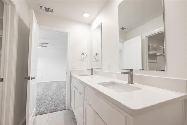 Building Photo - Brand New Taber Home + Norman + 3 Bedrooms...