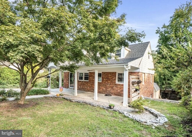 Building Photo - 2617 E Maple St