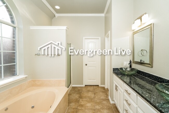 Building Photo - 1212 East Canton St S