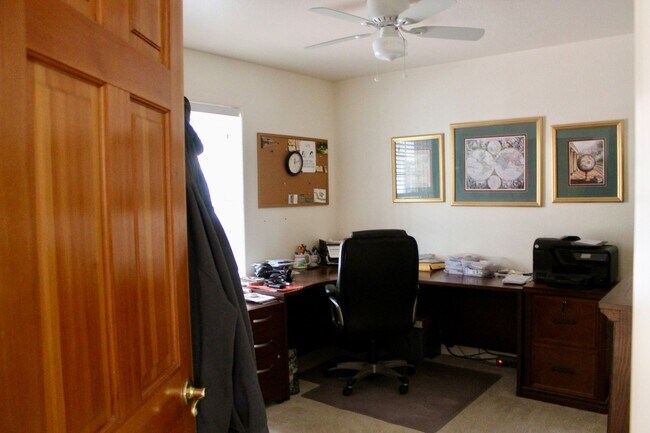 Building Photo - Gorgeous