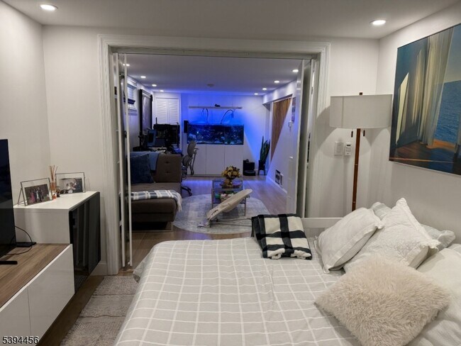 Building Photo - 18 Aubrey St