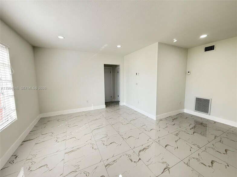 Building Photo - 617 SW 11th St