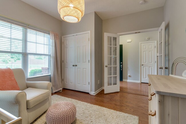 Building Photo - 3 Bed, 2 Bath One Level Home w/ Hardwood T...