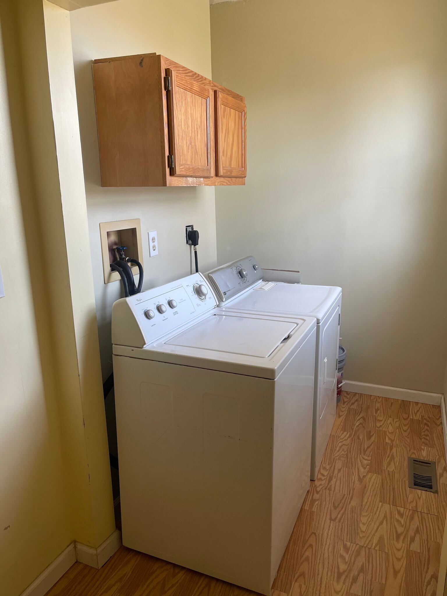 Building Photo - 2330 Parkland Ave