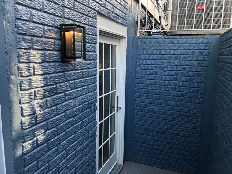 Private Entrance - 4527 49th St NW