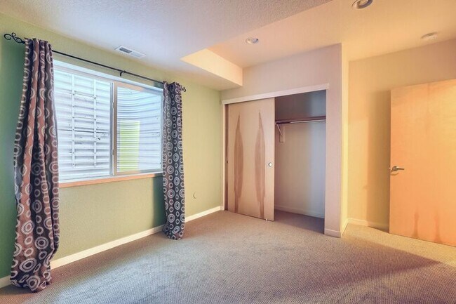 Building Photo - 2421 Rose Ct