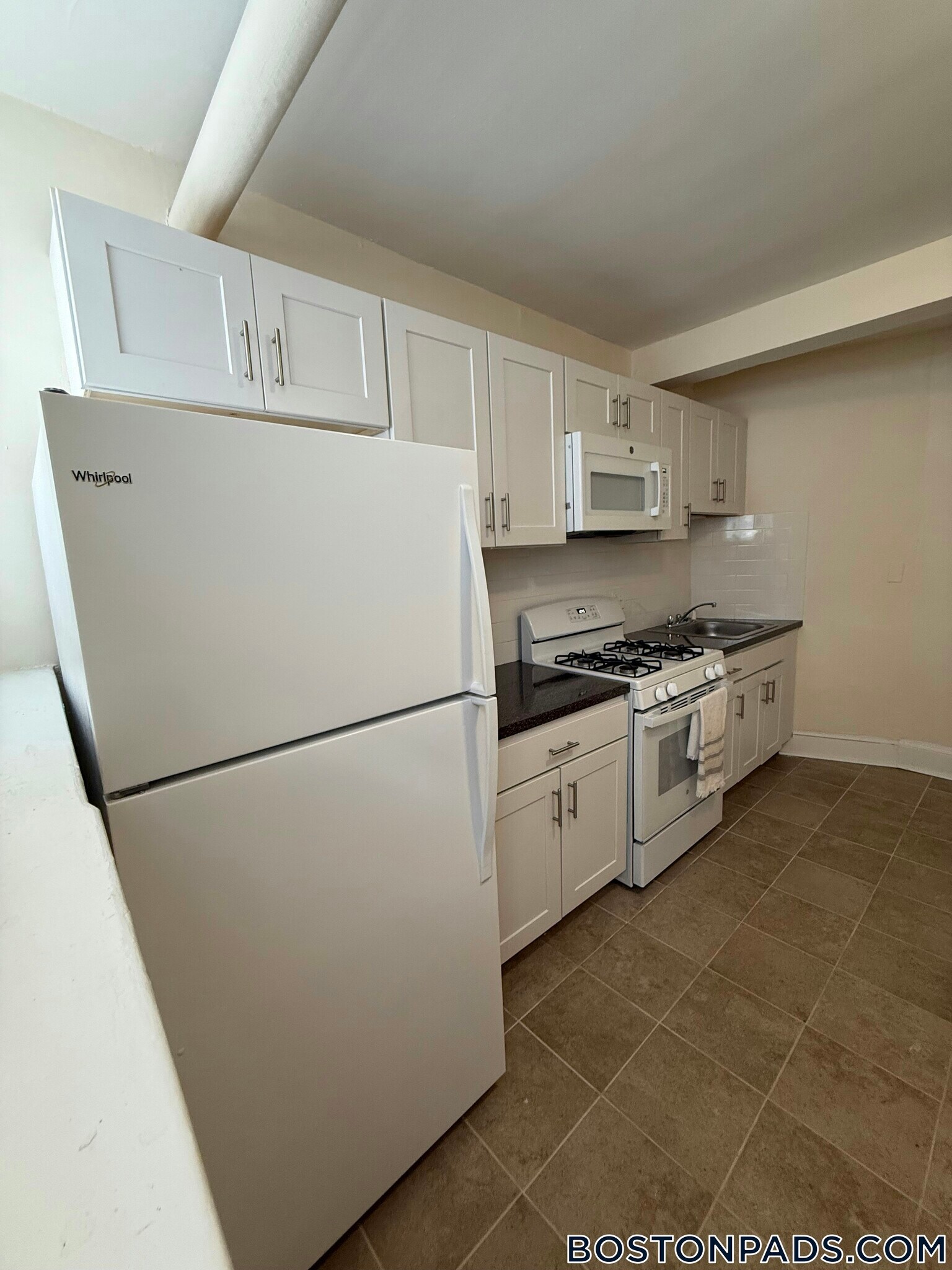 Building Photo - 17 Barrows St