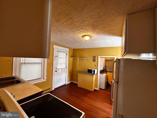 Building Photo - 308 S Raleigh St