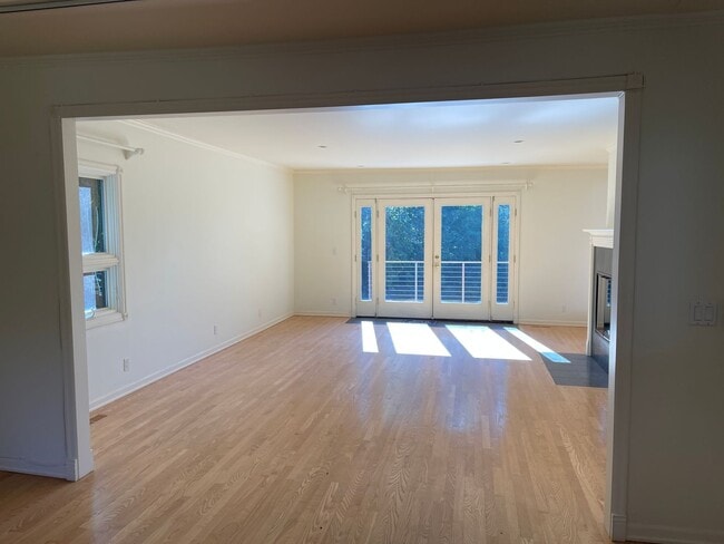 Building Photo - CHARMING MULTNOMAH VILLAGE CUSTOM HOME AVA...