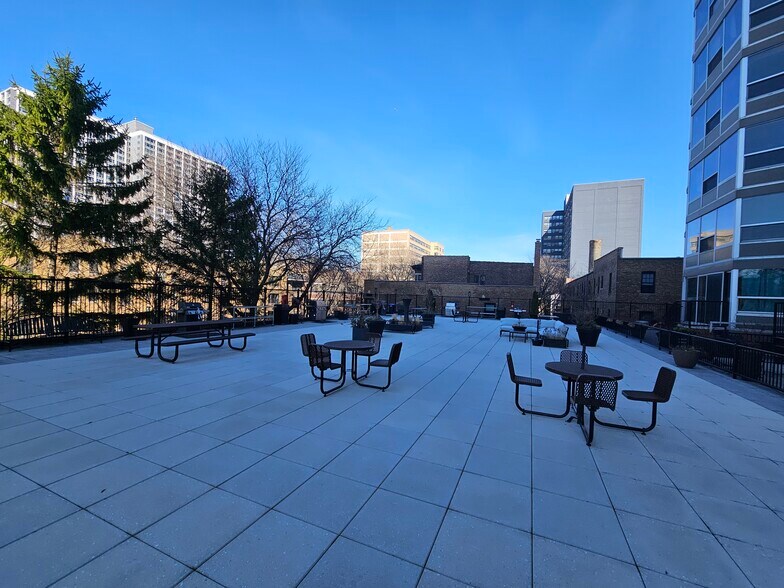 Building Photo - 720 W Gordon Terrace