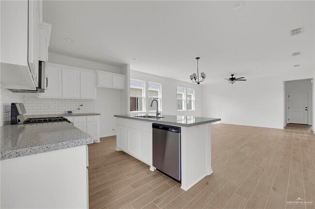 Building Photo - 2600 N Day Lily Ave