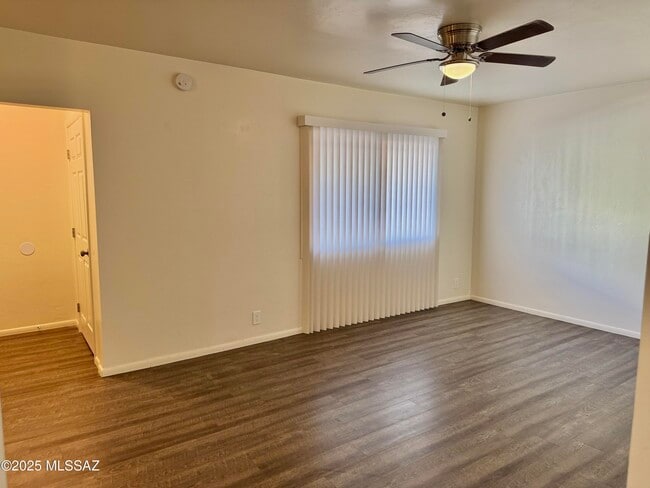 Building Photo - 3323 E Blacklidge Dr