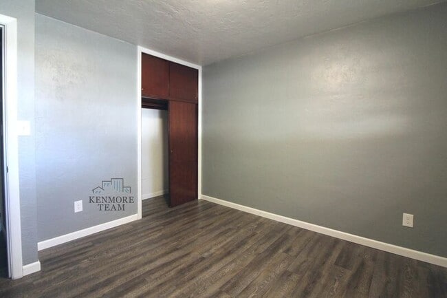Building Photo - 8 N Palouse St