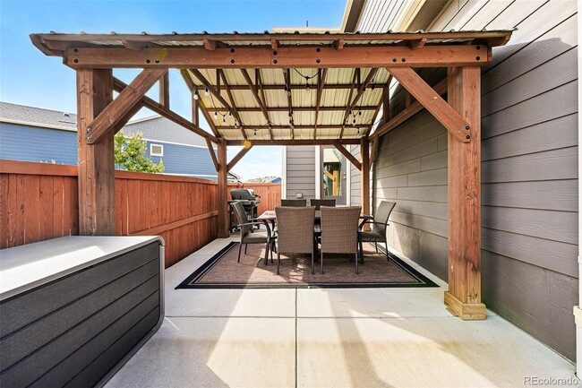 Building Photo - 6833 Longpark Dr